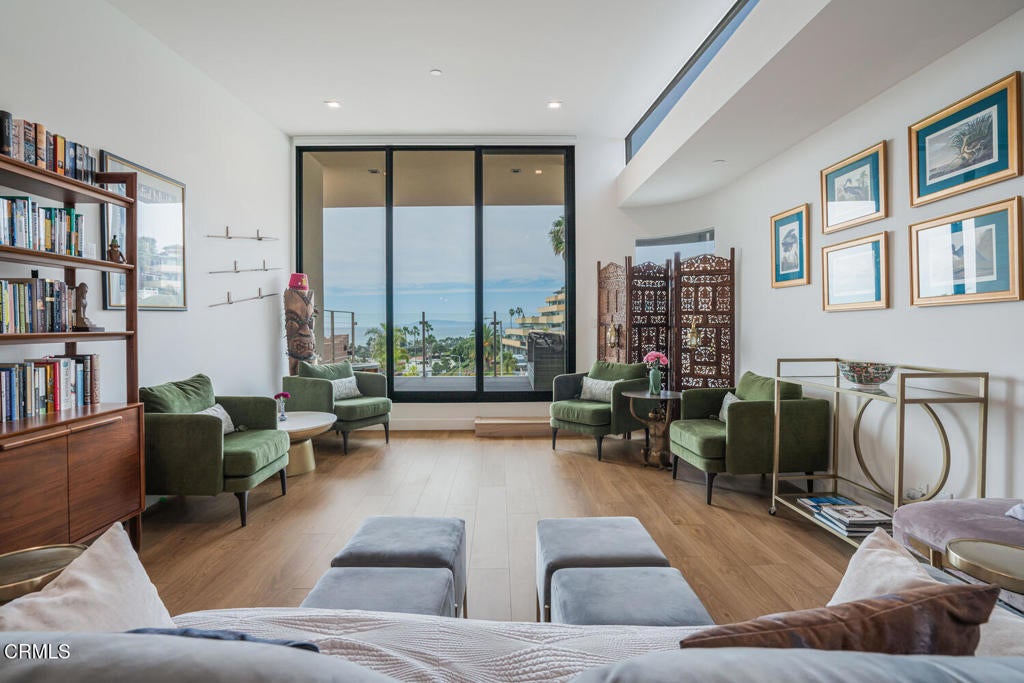 Ventura, California, 93001, United States, 3 Bedrooms Bedrooms, ,4 BathroomsBathrooms,Residential,Active,2016402