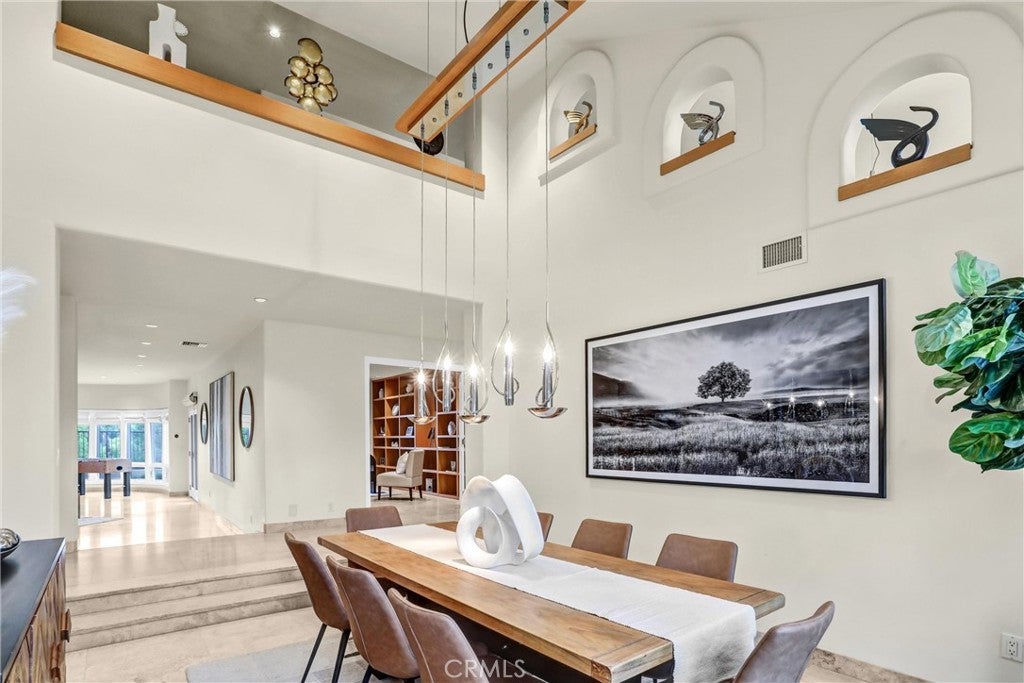 Anaheim, California, 92807, United States, 6 Bedrooms Bedrooms, ,5 BathroomsBathrooms,Residential,Active,2006989