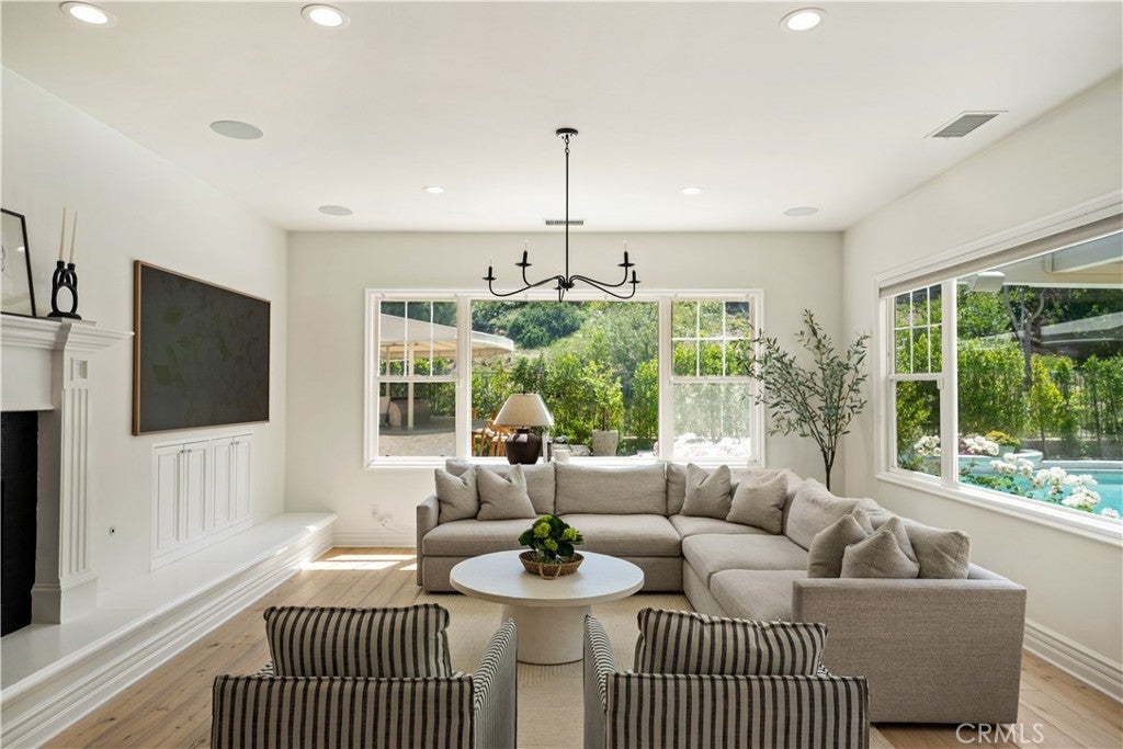 Canyon Country, California, 91387, United States, 4 Bedrooms Bedrooms, ,5 BathroomsBathrooms,Residential,Active,1953690