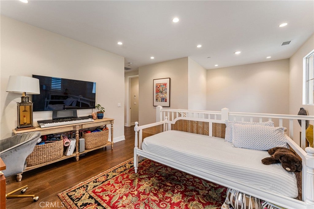 Irvine, California, 92620, United States, 4 Bedrooms Bedrooms, ,4 BathroomsBathrooms,Residential,Active,1986899