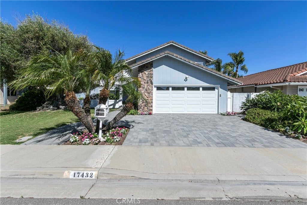 Fountain Valley, California, 92708, United States, 4 Bedrooms Bedrooms, ,3 BathroomsBathrooms,Residential,Active,1922326