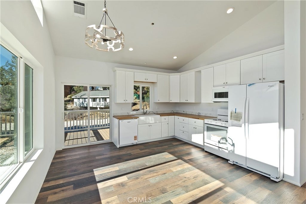 Big Bear City, California, 92314, United States, 7 Bedrooms Bedrooms, ,6 BathroomsBathrooms,Residential,Active,1998760