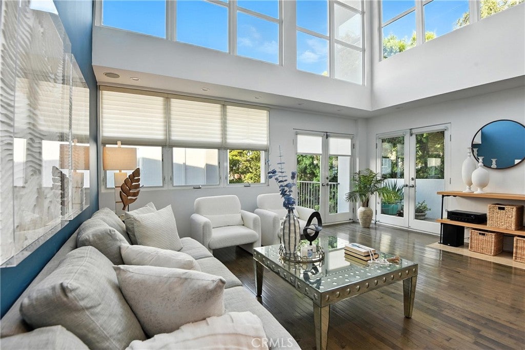 Santa Monica, California, 90405, United States, 3 Bedrooms Bedrooms, ,3 BathroomsBathrooms,Residential,Active,2008737