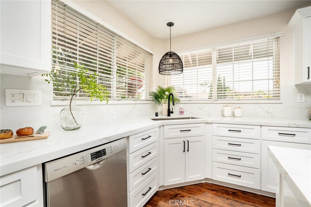 Huntington Beach, California, 92647, United States, 4 Bedrooms Bedrooms, ,3 BathroomsBathrooms,Residential,Active,2030516