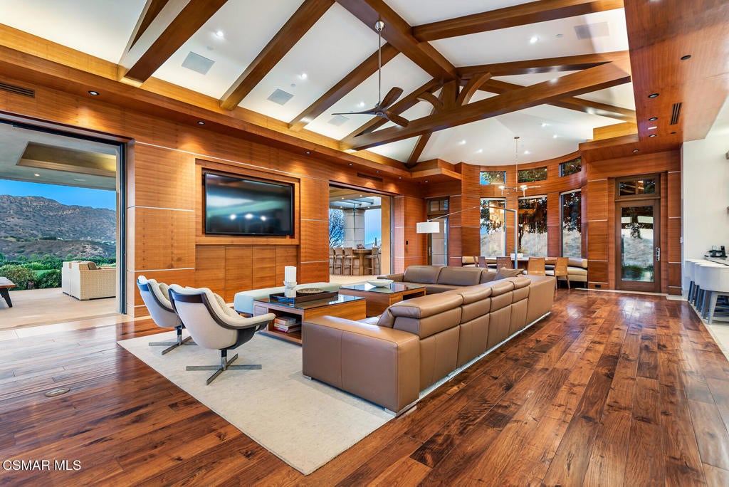 Thousand Oaks, California, 91362, United States, 6 Bedrooms Bedrooms, ,7 BathroomsBathrooms,Residential,Active,2007641