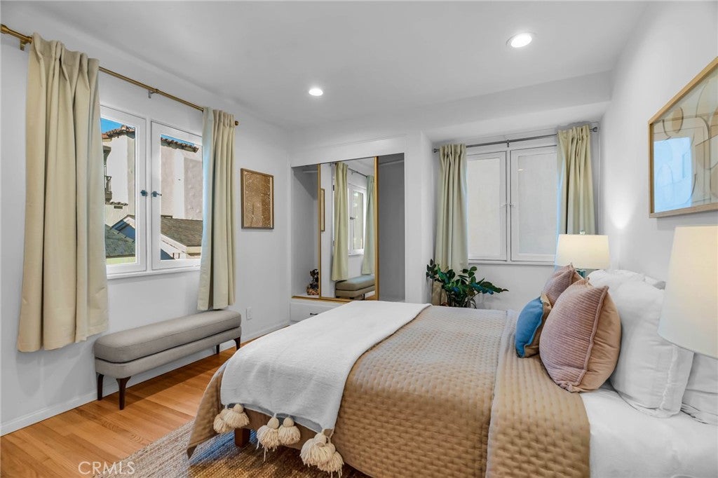 Glendale, California, 91202, United States, 3 Bedrooms Bedrooms, ,3 BathroomsBathrooms,Residential,Active,1967125