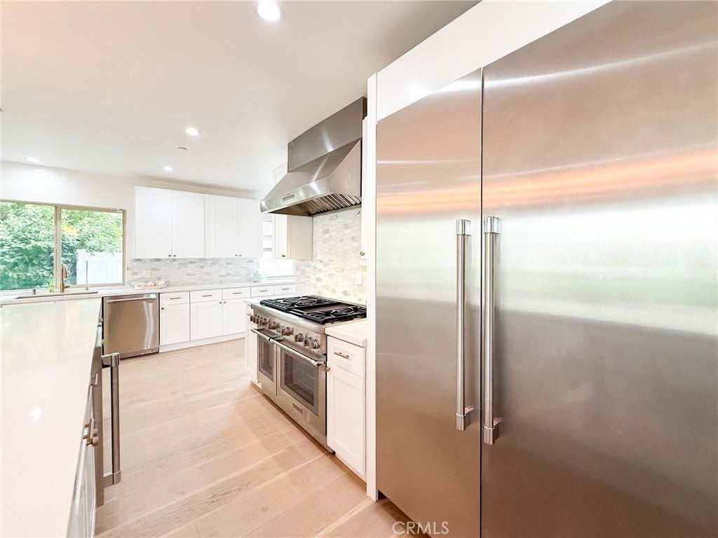 Pasadena, California, 91107, United States, 7 Bedrooms Bedrooms, ,8 BathroomsBathrooms,Residential,Active,1944066