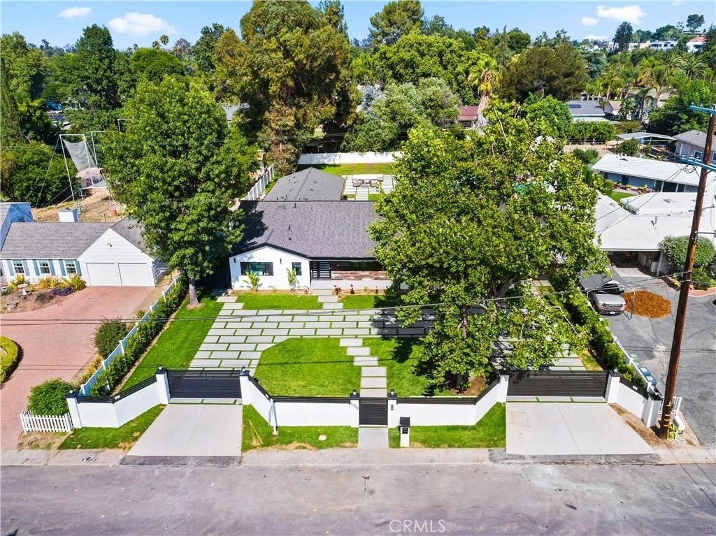 Woodland Hills, California, 91367, United States, 5 Bedrooms Bedrooms, ,5 BathroomsBathrooms,Residential,Pending,1843402