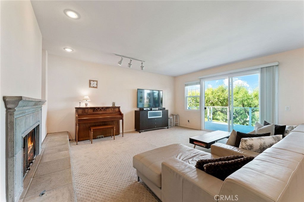 Irvine, California, 92603, United States, 4 Bedrooms Bedrooms, ,4 BathroomsBathrooms,Residential,Active,1986909