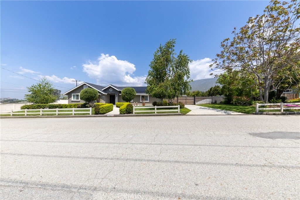 Yucaipa, California, 92399, United States, 5 Bedrooms Bedrooms, ,4 BathroomsBathrooms,Residential,Pending,1985872