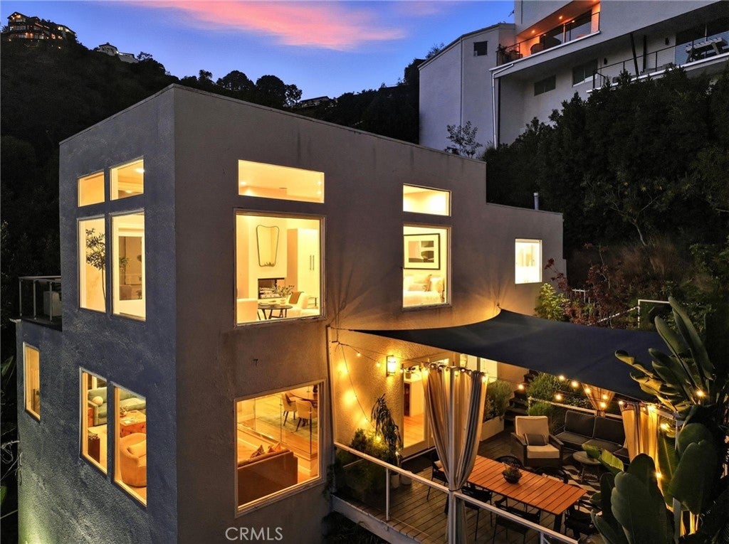Los Angeles, California, 90069, United States, 3 Bedrooms Bedrooms, ,4 BathroomsBathrooms,Residential,Active,1959526