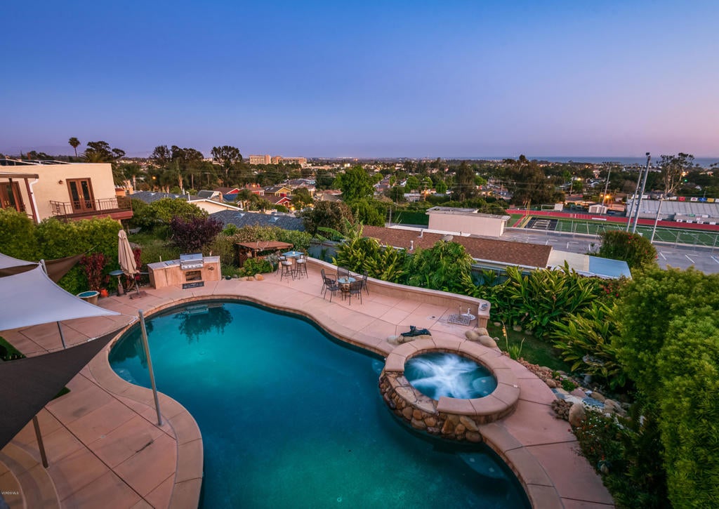 Ventura, California, 93001, United States, 3 Bedrooms Bedrooms, ,2 BathroomsBathrooms,Residential,Active,1944036