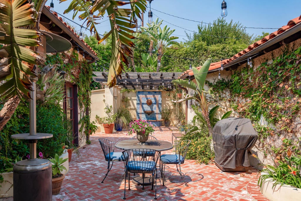 Ventura, California, 93001, United States, 3 Bedrooms Bedrooms, ,3 BathroomsBathrooms,Residential,Active,1944044