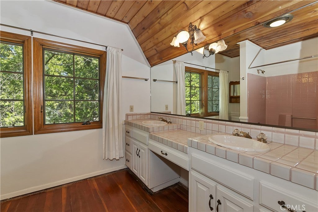 Lake Arrowhead, California, 92352, United States, ,4 BathroomsBathrooms,Residential,Active,1791398