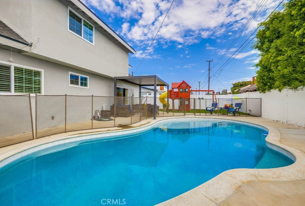 Garden Grove, California, 92845, United States, 5 Bedrooms Bedrooms, ,2 BathroomsBathrooms,Residential,Active,1927673