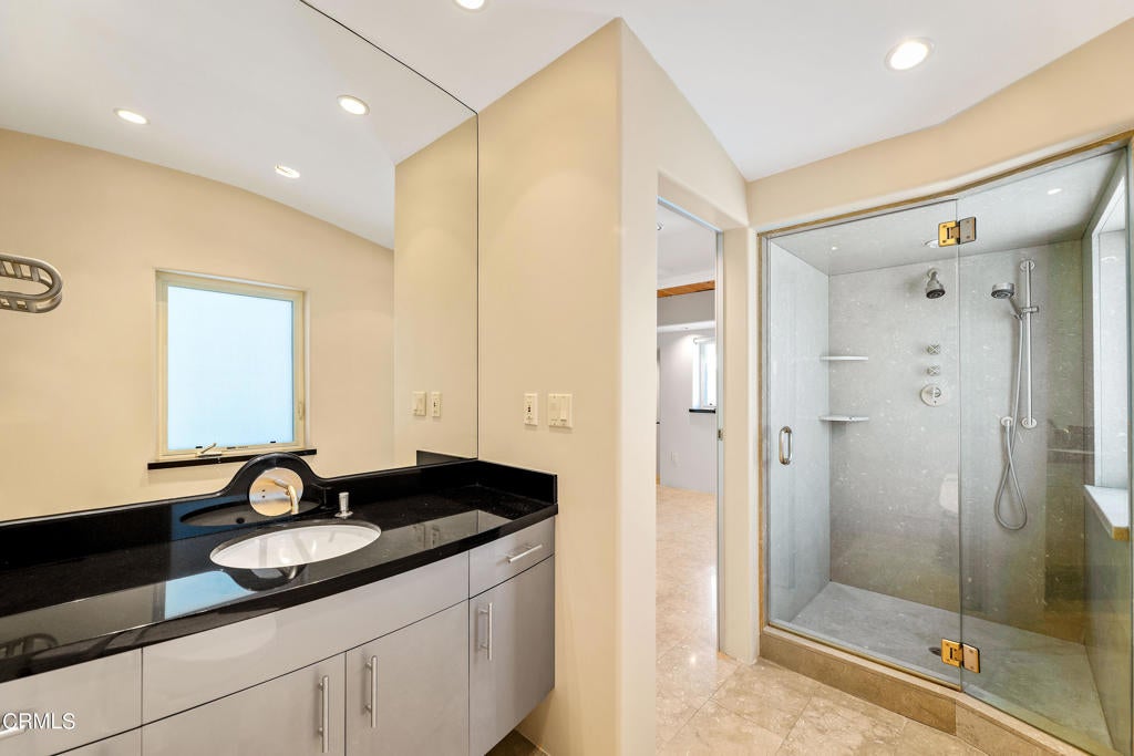 Oxnard, California, 93035, United States, 4 Bedrooms Bedrooms, ,5 BathroomsBathrooms,Residential,Active,1953419