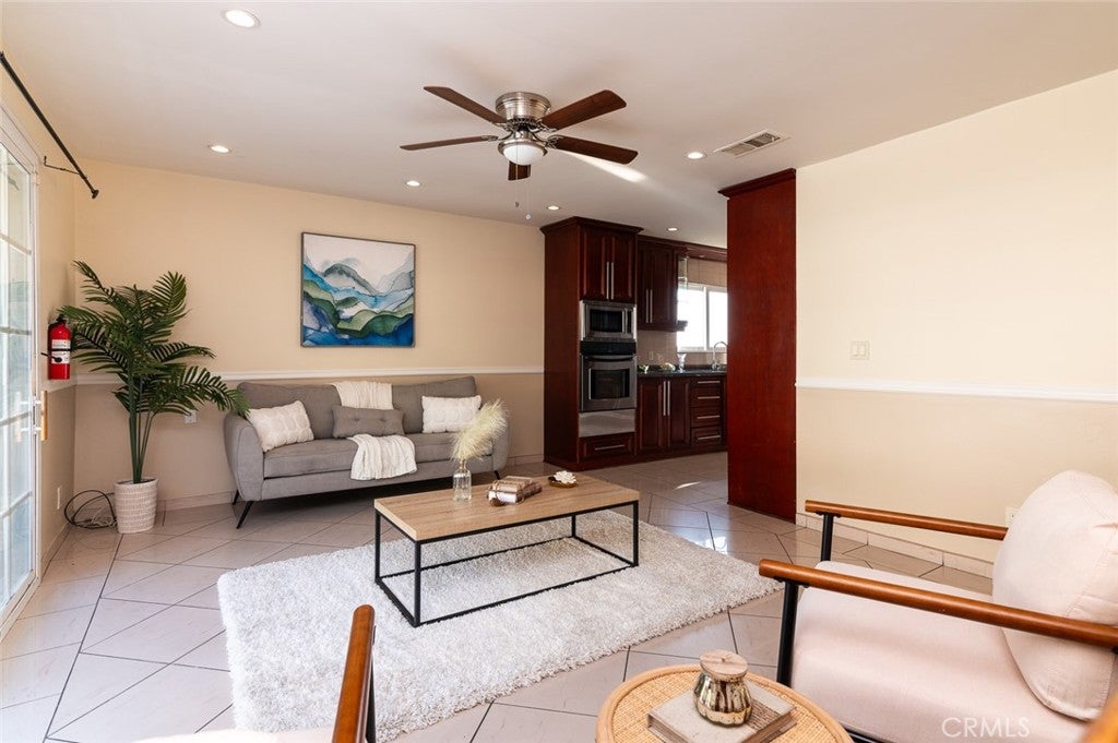 Burbank, California, 91501, United States, 5 Bedrooms Bedrooms, ,5 BathroomsBathrooms,Residential,Active,1943797