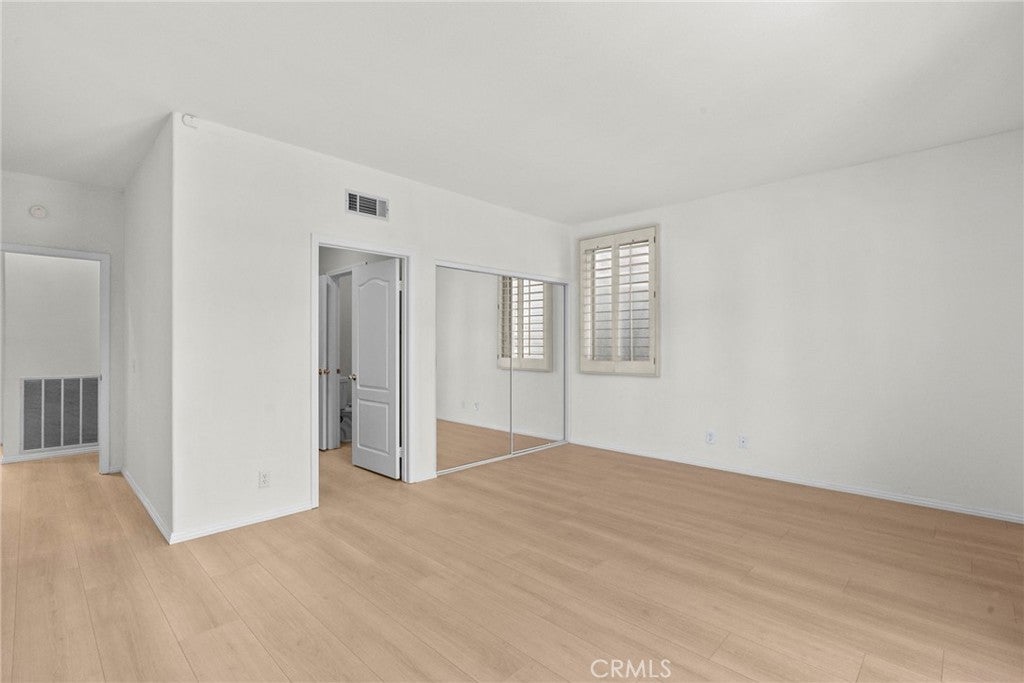 Canoga Park, California, 91304, United States, 5 Bedrooms Bedrooms, ,5 BathroomsBathrooms,Residential,Active,2006939