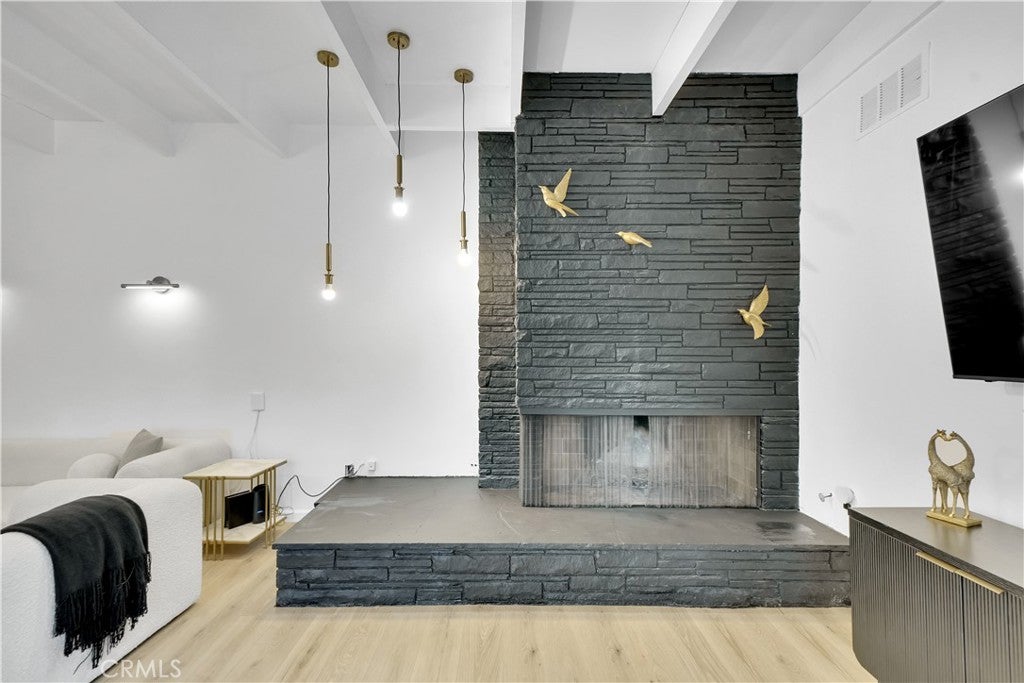 Glendale, California, 91206, United States, 4 Bedrooms Bedrooms, ,3 BathroomsBathrooms,Residential,Active,1963262