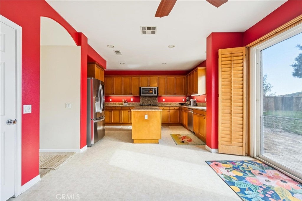 Castaic, California, 91384, United States, 6 Bedrooms Bedrooms, ,6 BathroomsBathrooms,Residential,Active,2009152