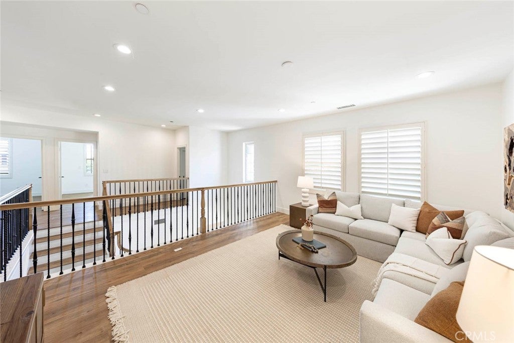 San Clemente, California, 92673, United States, 6 Bedrooms Bedrooms, ,5 BathroomsBathrooms,Residential,Active,1922275