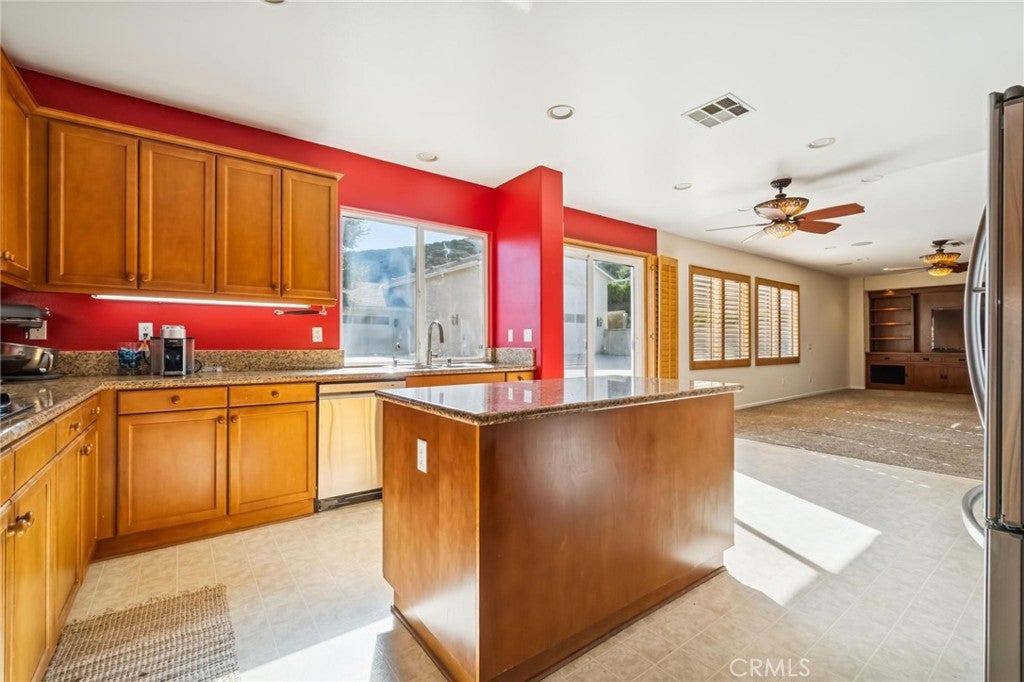 Castaic, California, 91384, United States, 6 Bedrooms Bedrooms, ,6 BathroomsBathrooms,Residential,Active,2009152