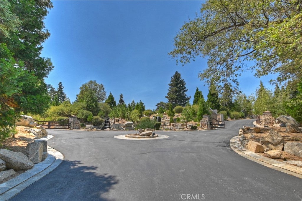 Lake Arrowhead, California, 92352, United States, 3 Bedrooms Bedrooms, ,3 BathroomsBathrooms,Residential,Active,1972160