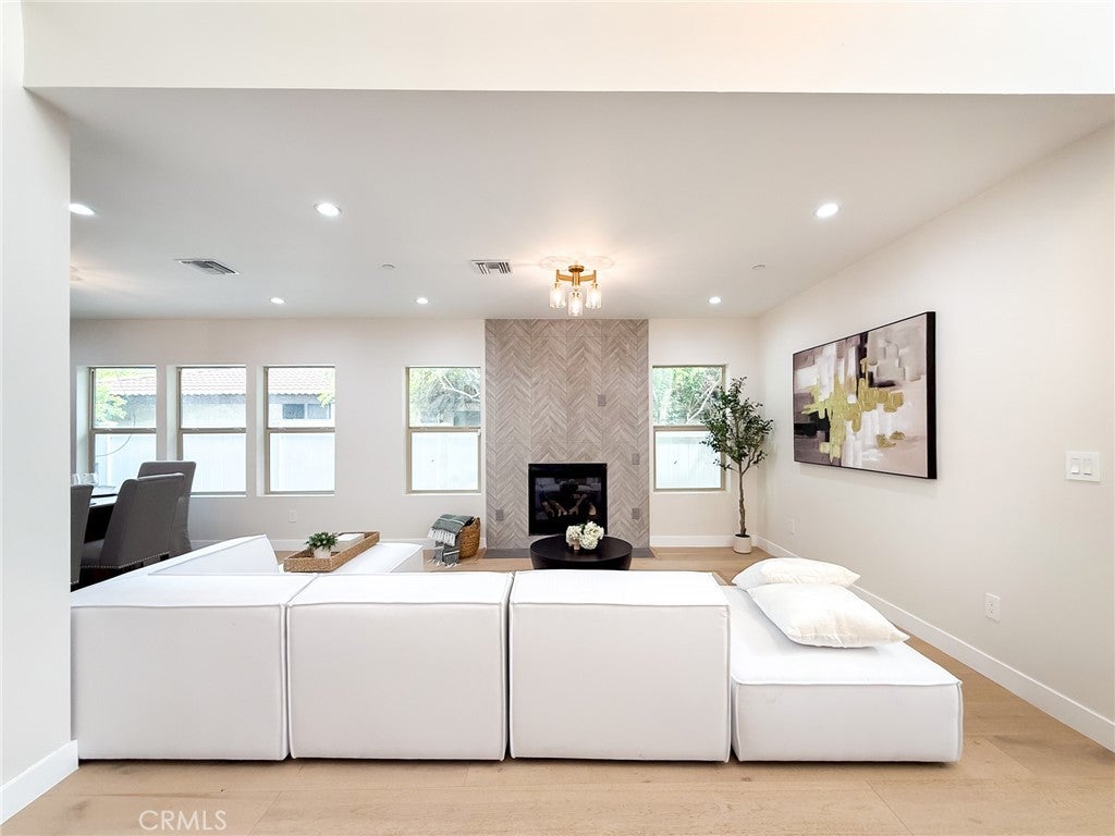 Pasadena, California, 91107, United States, 7 Bedrooms Bedrooms, ,8 BathroomsBathrooms,Residential,Active,1944066