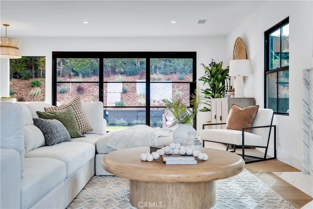 Redondo Beach, California, 90277, United States, 4 Bedrooms Bedrooms, ,3 BathroomsBathrooms,Residential,Active,1990651