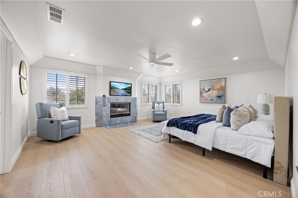 Downey, California, 90242, United States, 7 Bedrooms Bedrooms, ,6 BathroomsBathrooms,Residential,Contingent,1829948