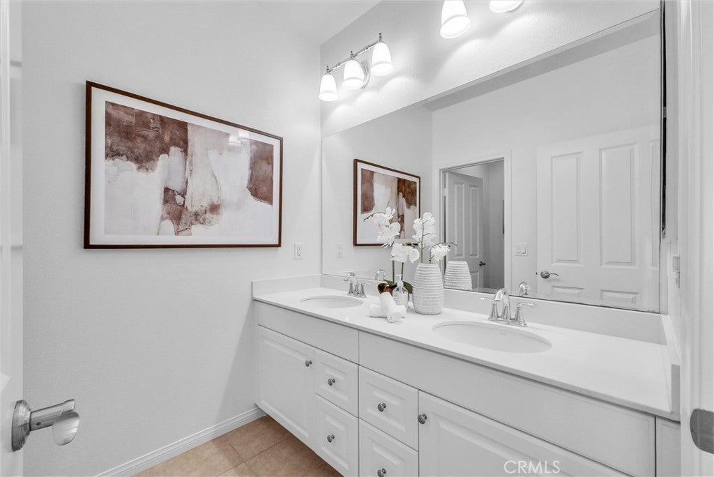 Irvine, California, 92618, United States, 3 Bedrooms Bedrooms, ,3 BathroomsBathrooms,Residential,Contingent,1986914