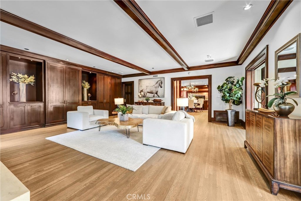 Pasadena, California, 91106, United States, 8 Bedrooms Bedrooms, ,10 BathroomsBathrooms,Residential,Active,1996260