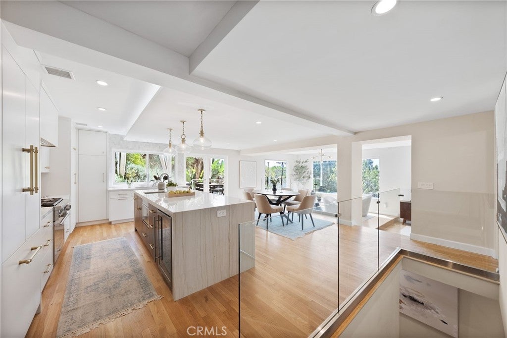 West Hollywood, California, 90069, United States, 3 Bedrooms Bedrooms, ,4 BathroomsBathrooms,Residential,Active,1922666