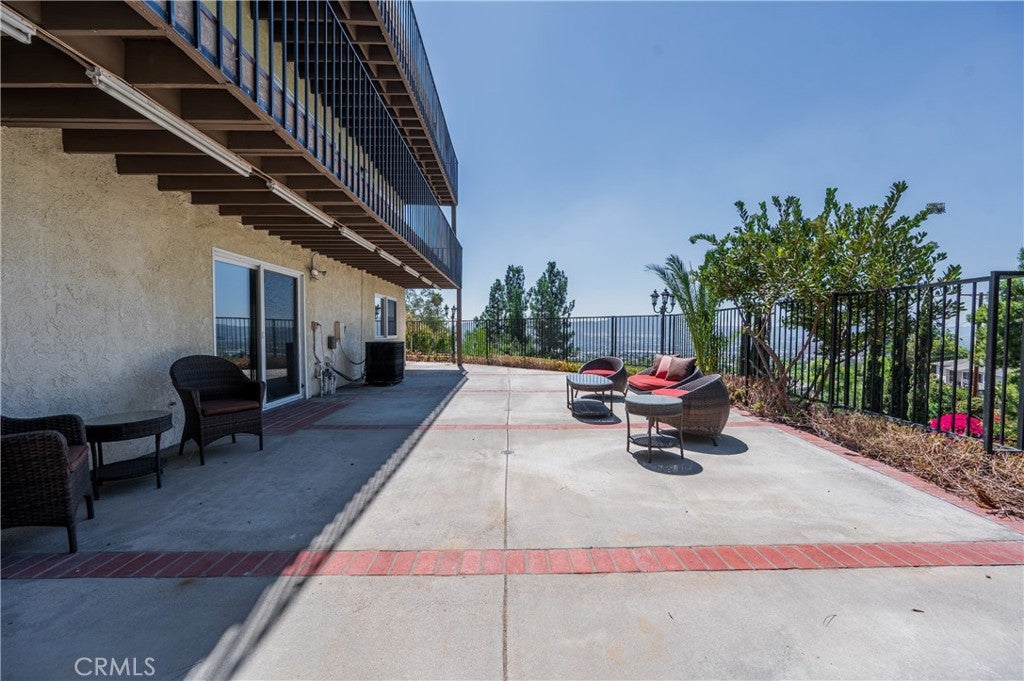 Burbank, California, 91501, United States, 5 Bedrooms Bedrooms, ,5 BathroomsBathrooms,Residential,Active,1943797