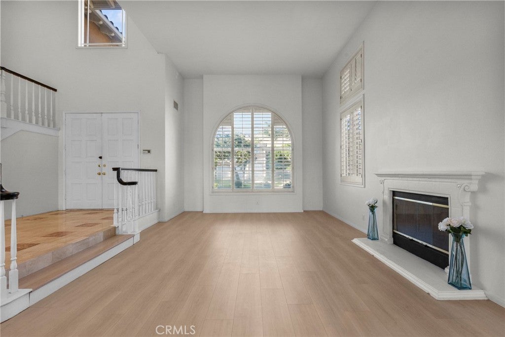 Canoga Park, California, 91304, United States, 5 Bedrooms Bedrooms, ,5 BathroomsBathrooms,Residential,Active,2006939