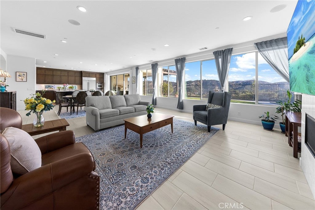 Chino Hills, California, 91709, United States, 5 Bedrooms Bedrooms, ,6 BathroomsBathrooms,Residential,Active,1986885