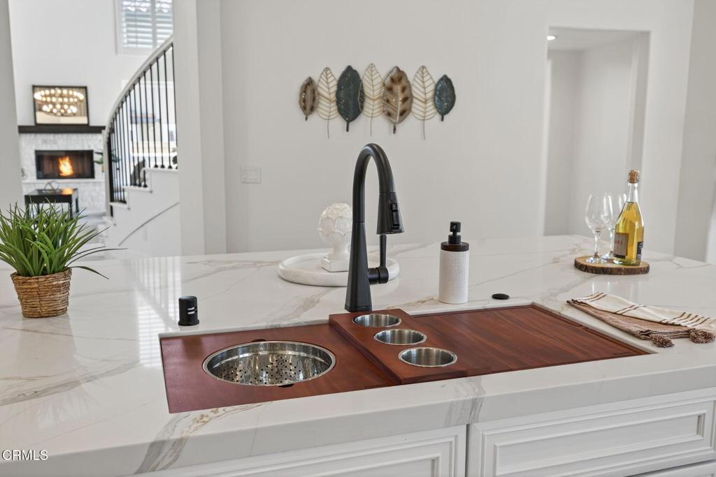Camarillo, California, 93010, United States, 5 Bedrooms Bedrooms, ,5 BathroomsBathrooms,Residential,Active,1914809
