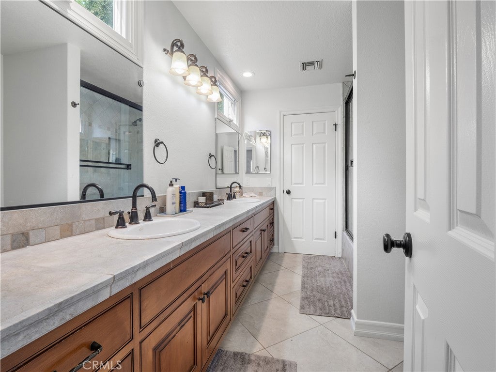 Canyon Country, California, 91387, United States, 5 Bedrooms Bedrooms, ,5 BathroomsBathrooms,Residential,Active,1926896