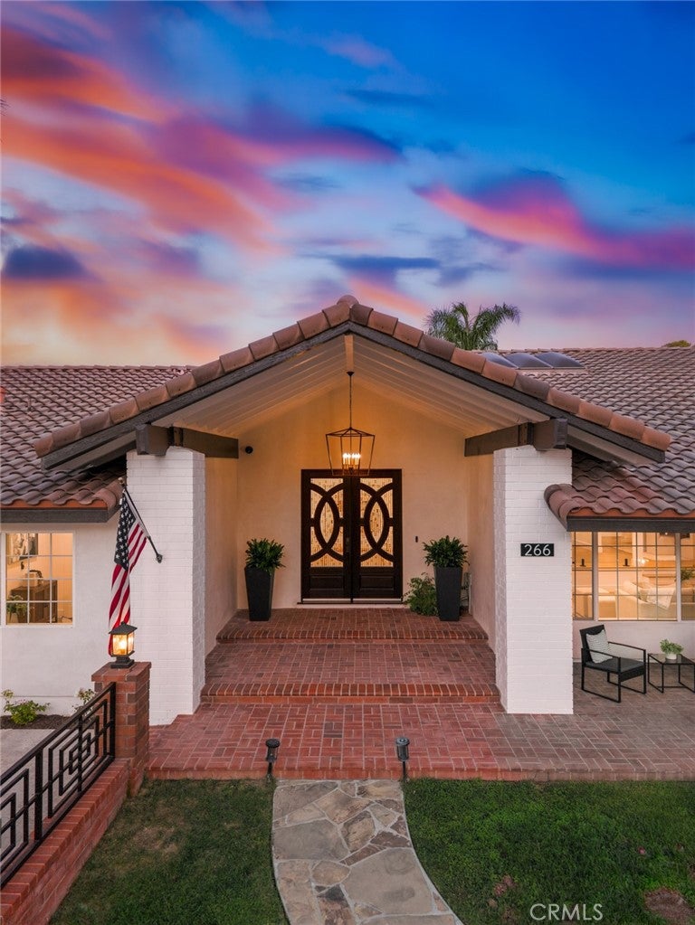 Anaheim, California, 92807, United States, 4 Bedrooms Bedrooms, ,3 BathroomsBathrooms,Residential,Active,1990042