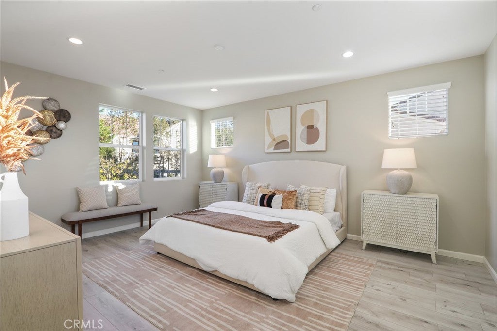 Irvine, California, 92618, United States, 4 Bedrooms Bedrooms, ,5 BathroomsBathrooms,Residential,Pending,2007263