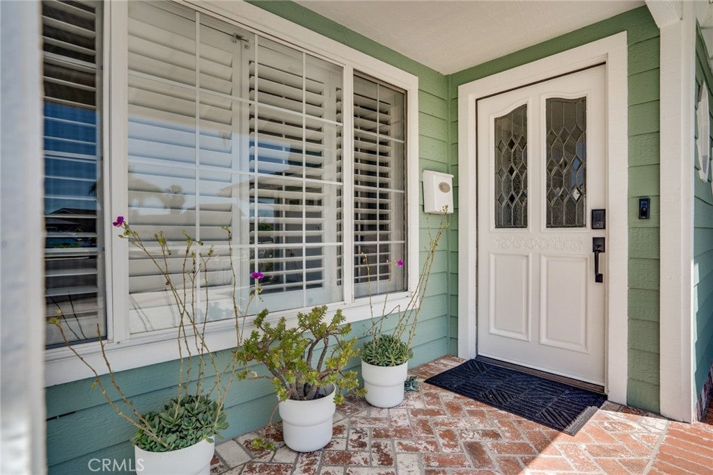 Huntington Beach, California, 92647, United States, 4 Bedrooms Bedrooms, ,3 BathroomsBathrooms,Residential,Active,2037145