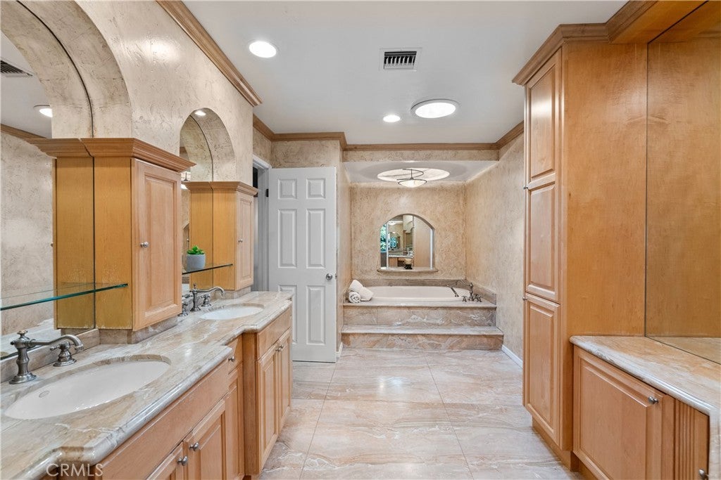 Northridge, California, 91324, United States, 5 Bedrooms Bedrooms, ,4 BathroomsBathrooms,Residential,Active,1952628