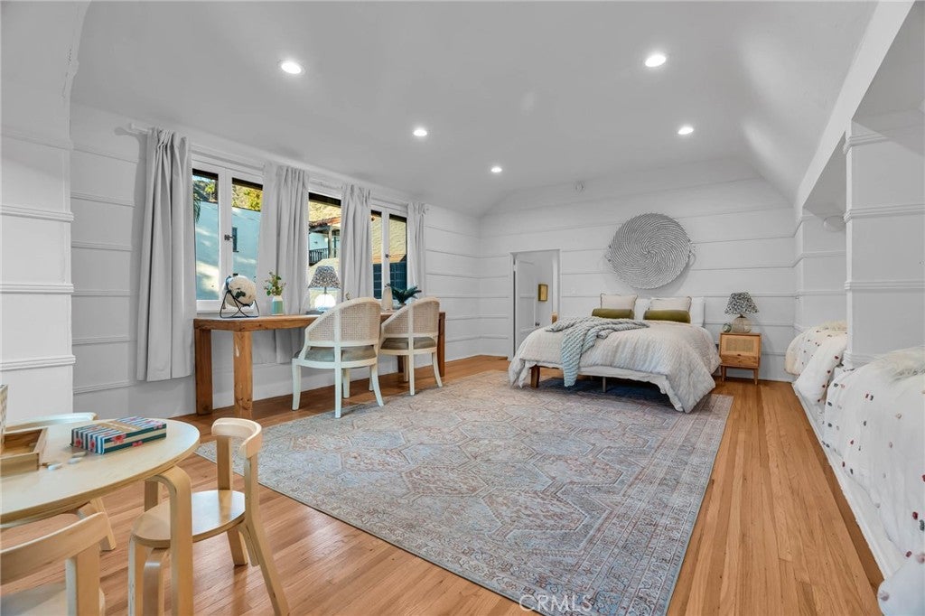 Glendale, California, 91202, United States, 3 Bedrooms Bedrooms, ,3 BathroomsBathrooms,Residential,Active,1967125