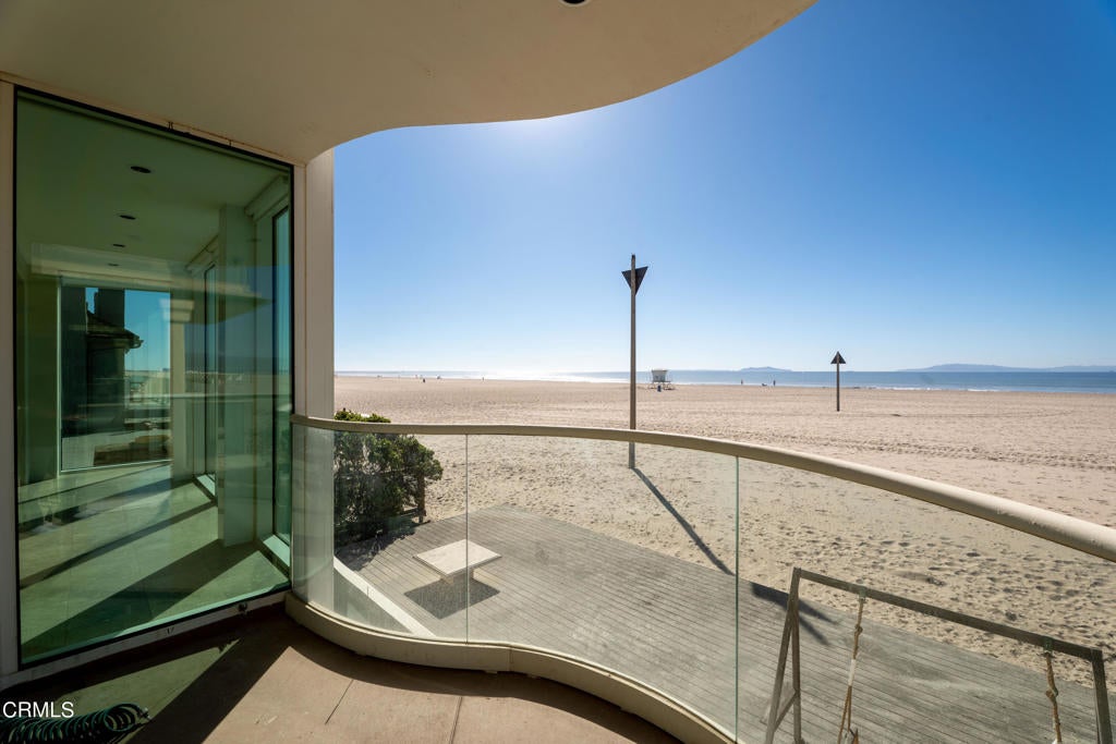 Oxnard, California, 93035, United States, 4 Bedrooms Bedrooms, ,5 BathroomsBathrooms,Residential,Active,1953419