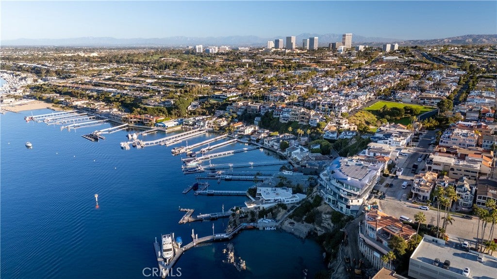 Costa Mesa, California, 92627, United States, 4 Bedrooms Bedrooms, ,3 BathroomsBathrooms,Residential,Contingent,1986895