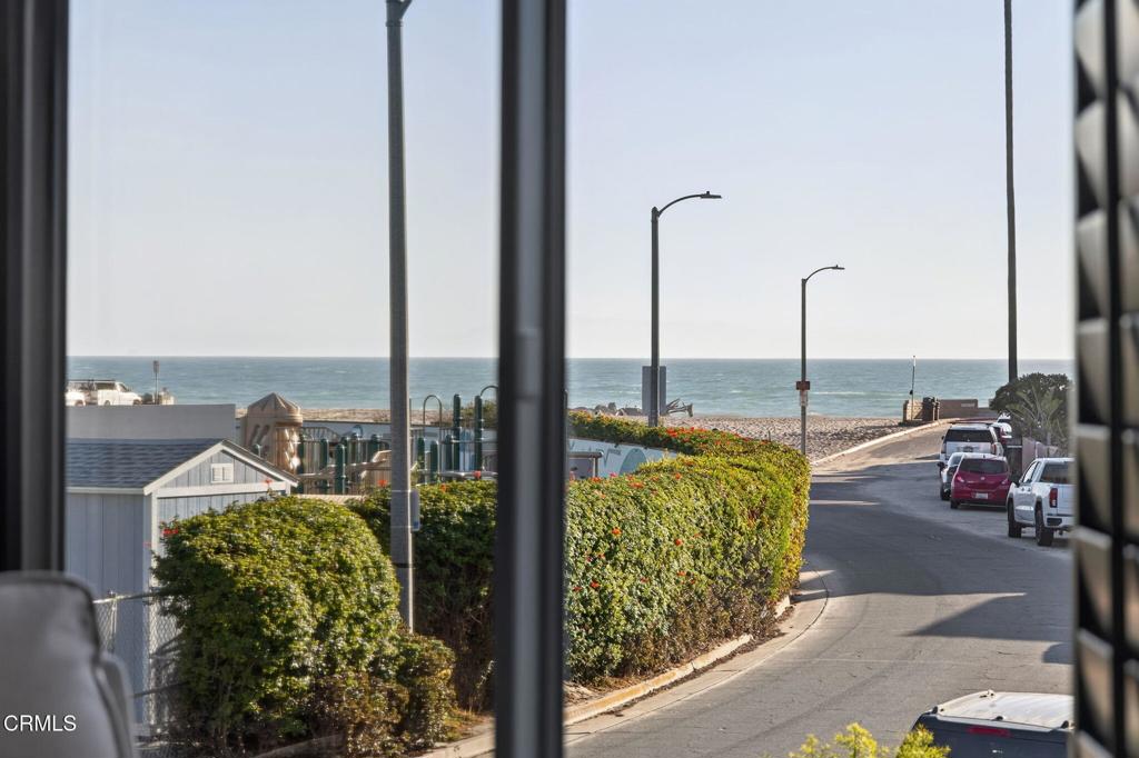 Ventura, California, 93001, United States, 4 Bedrooms Bedrooms, ,3 BathroomsBathrooms,Residential,Active,1926891