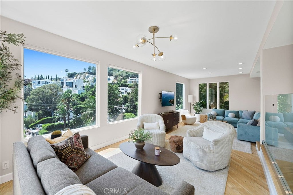 Los Angeles, California, 90069, United States, 3 Bedrooms Bedrooms, ,4 BathroomsBathrooms,Residential,Active,1959526