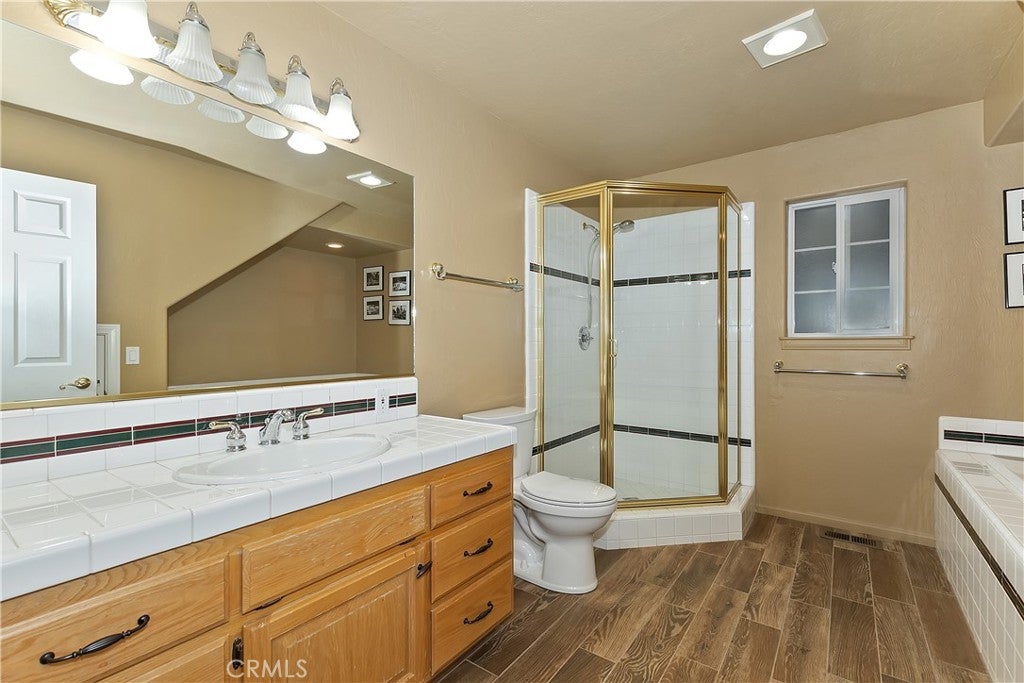 Lake Arrowhead, California, 92352, United States, ,5 BathroomsBathrooms,Residential,Active,1781875