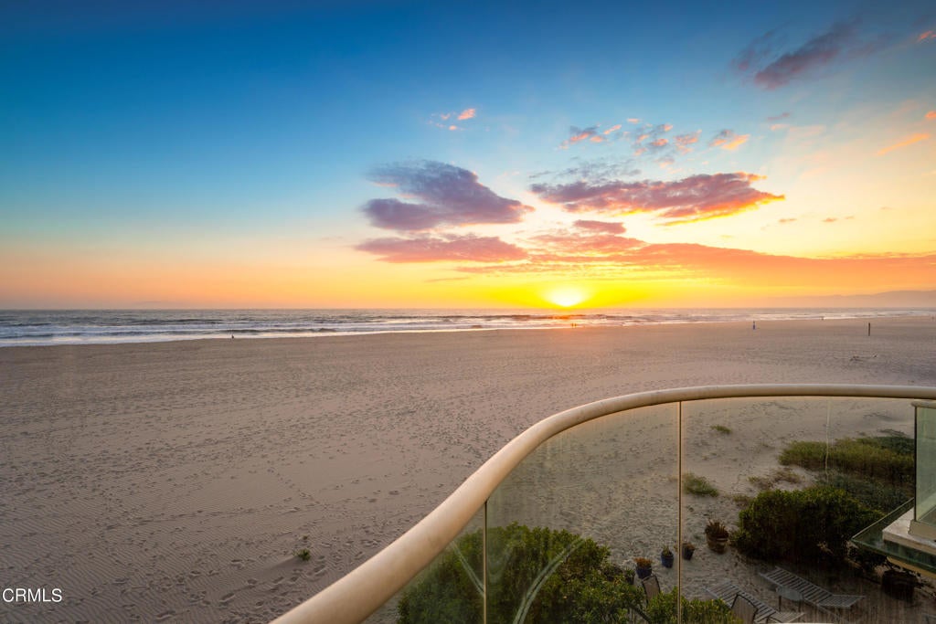 Oxnard, California, 93035, United States, 4 Bedrooms Bedrooms, ,5 BathroomsBathrooms,Residential,Active,1953419