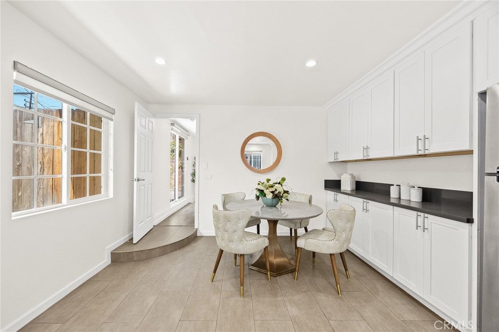 Los Angeles, California, 90034, United States, 5 Bedrooms Bedrooms, ,5 BathroomsBathrooms,Residential,Active,1899242